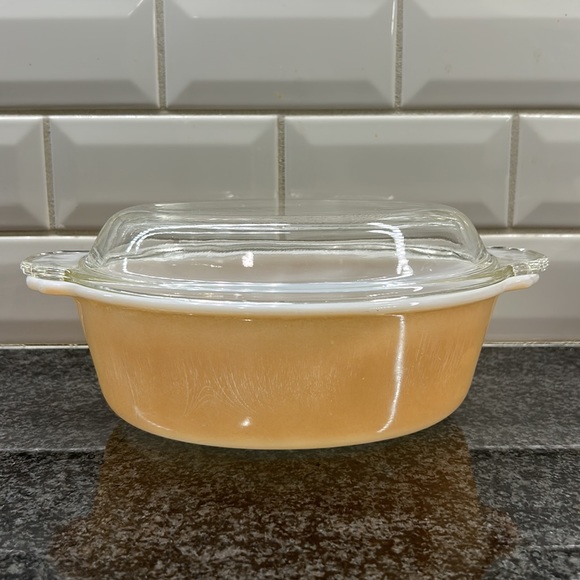 Vintage Fire King Casserole Dish / Serving Bowl with Lid. 467 - Picture 17 of 17